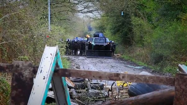 Tercer día de disturbios en el desalojo de una zona okupa en Francia Tercer día de disturbios en el desalojo de una zona okupa en Francia