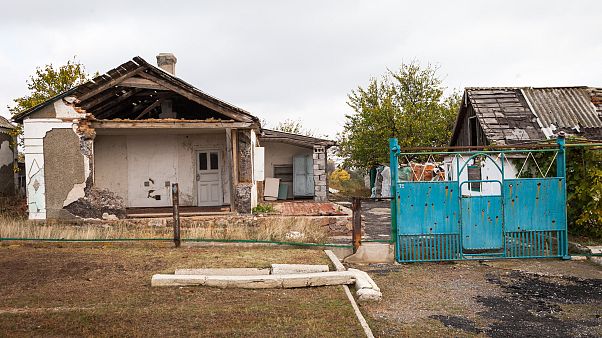 Sur la ligne de front : reconstruire des vies brisées à l'est de l'Ukraine Sur la ligne de front : reconstruire des vies brisées à l'est de l'Ukraine