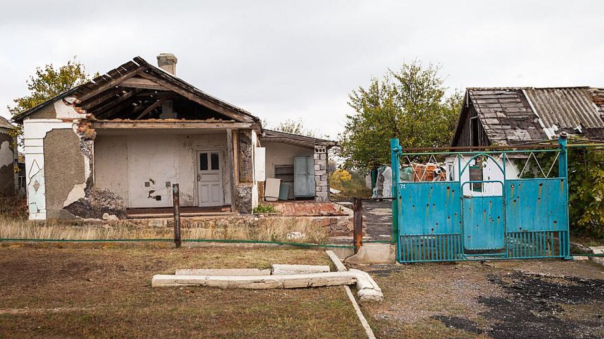 من الخط الأمامي: إعادة بناء حياة محطمة في شرق أوكرانيا