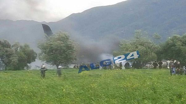257 morts dans le crash d'un avion militaire en Algérie 257 morts dans le crash d'un avion militaire en Algérie