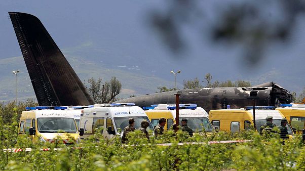 Disastro in Algeria, precipita aereo militare: 257 morti Disastro in Algeria, precipita aereo militare: 257 morti