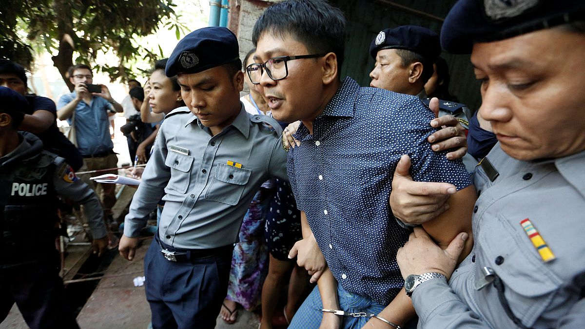 Les journalistes birmans de Reuters restent accusés 