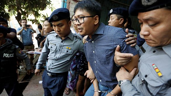 Les journalistes birmans de Reuters restent accusés Les journalistes birmans de Reuters restent accusés