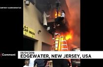 Saltar do primeiro andar para escapar das chamas