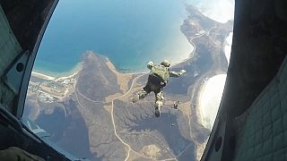 Russische Fallschirmjäger: 2000 Meter in die Tiefe