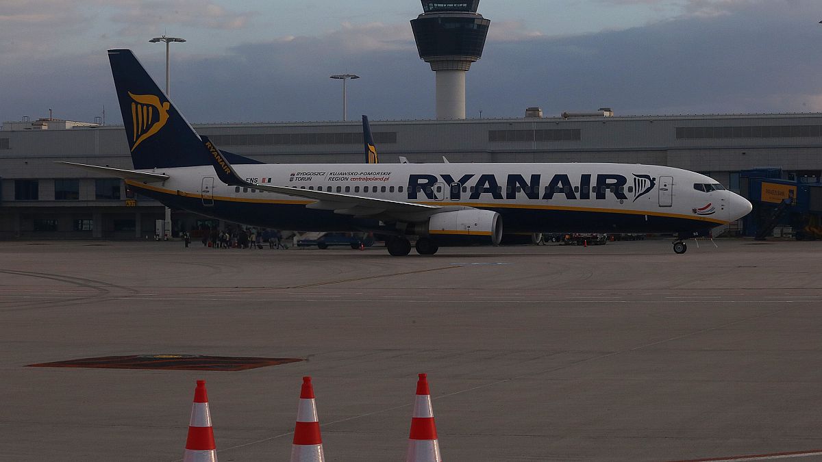 Ryanair: «Μαχαίρι» στις πτήσεις της Ελλάδας- Ποια δρομολόγια «κόβονται»