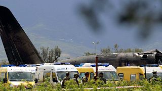 شاهد: لحظة سقوط الطائرة العسكرية الجزائرية
