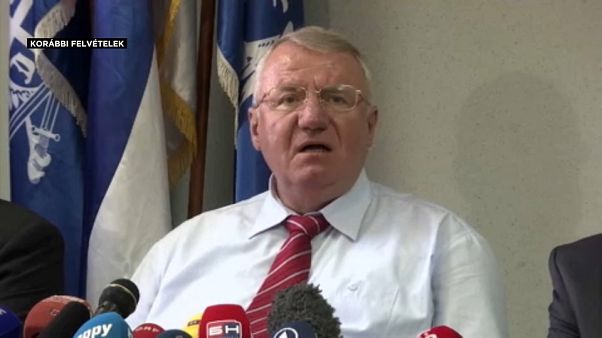 Elítélték Šešeljt, mégsem kell börtönbe mennie Elítélték Šešeljt, mégsem kell börtönbe mennie