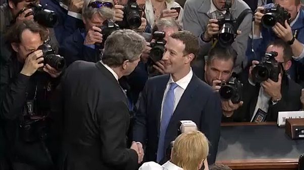 A Facebook "üzleti modellje" A Facebook "üzleti modellje"