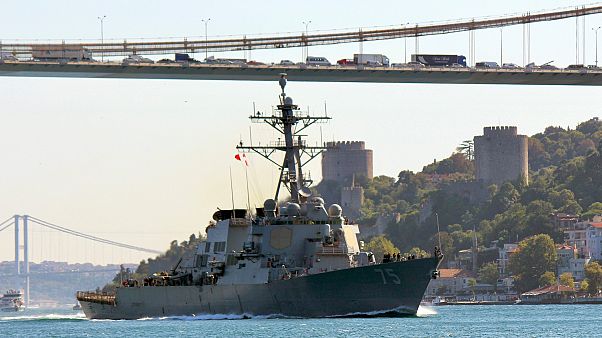 Эсминец ВМС США в Босфоре Эсминец ВМС США в Босфоре