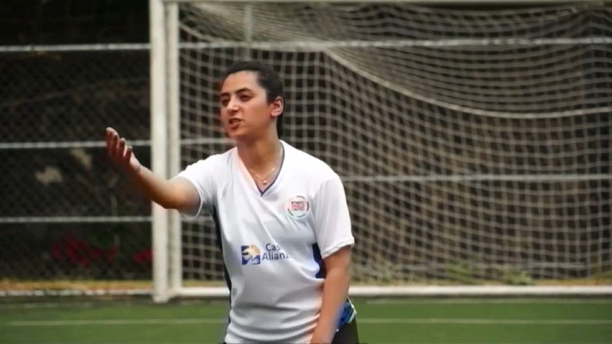 از افغانستان تا مکزیک؛ خالده دختران فوتبالیست را به جام جهانی می‌برد