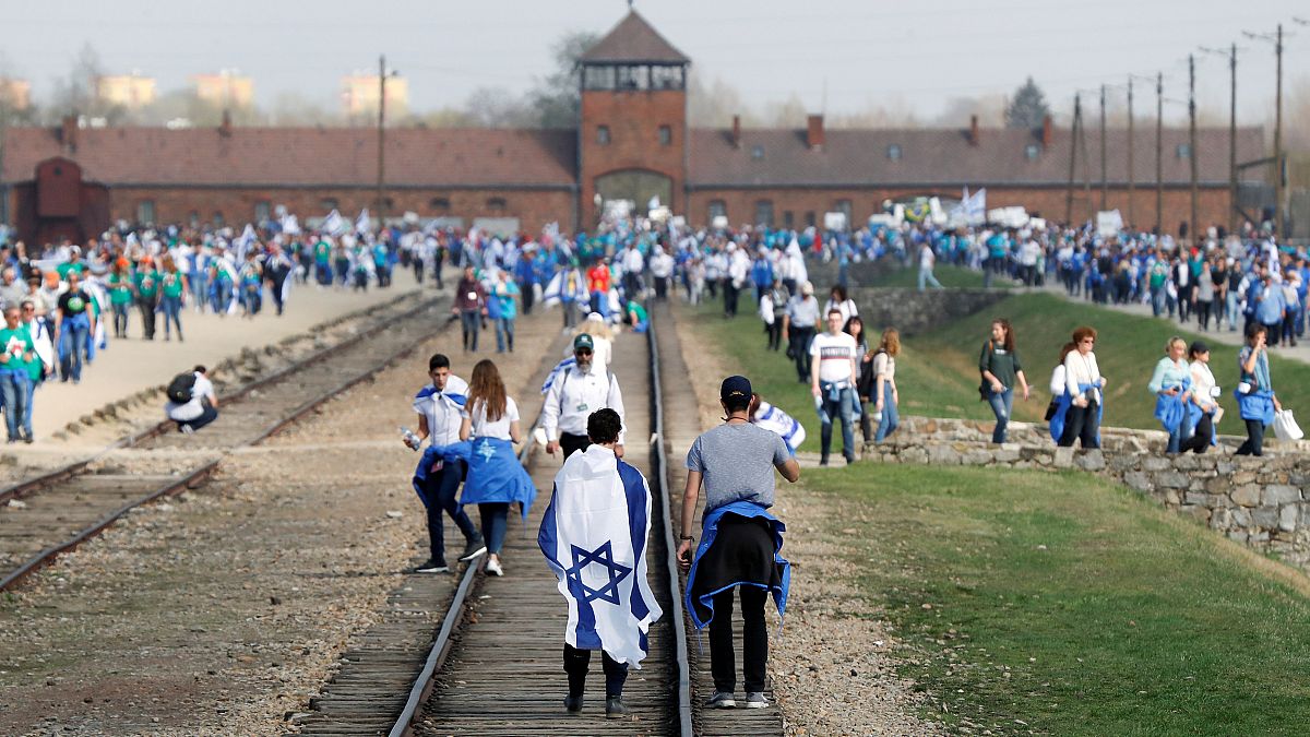 Auschwitz: 12.000 Menschen erinnern an Holocaust-Opfer