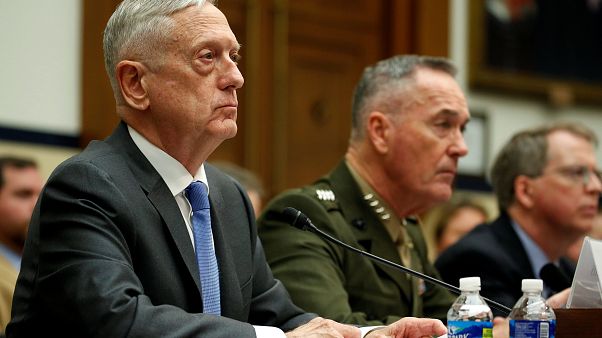 Usa-Siria, la frenata di Mattis: "E se la situazione finisse fuori controllo?" Usa-Siria, la frenata di Mattis: "E se la situazione finisse fuori controllo?"