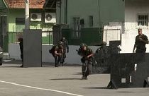 Katonai képzés a riói rendőröknek