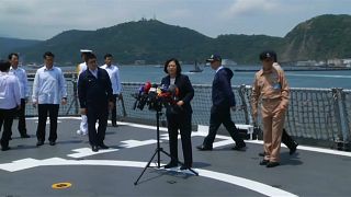 رئيسة تايوان تتفقد تدريبات عسكرية وسط توتر العلاقات مع الصين