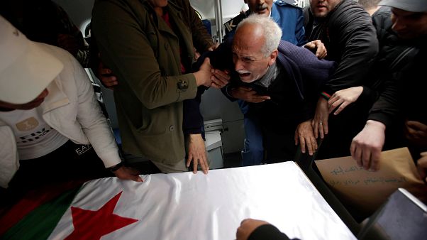Αλγερία: Βαρύ πένθος μετά την αεροπορική τραγωδία Αλγερία: Βαρύ πένθος μετά την αεροπορική τραγωδία