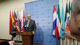 Bashar Jaafari, o embaixador russo na ONU, resiste à pressão do ocidente