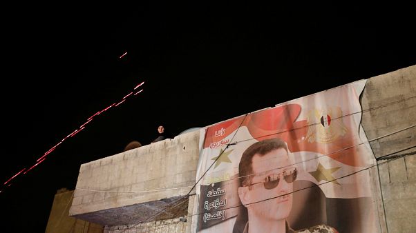 Βίντεο με τον Μπασάρ Αλ Άσαντ να φτάνει στο γραφείο του μετά την επιδρομή Βίντεο με τον Μπασάρ Αλ Άσαντ να φτάνει στο γραφείο του μετά την επιδρομή