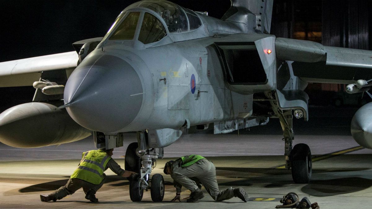 جنگنده تورنادو نیروی هوایی بریتانیا پس از عملیات جمعه شب
