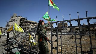 Suriyeli Kürtler ellerindeki Fransız cihatçılardan kurtulmanın yollarını arıyor