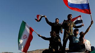 سوریه پس از حمله آمریکا و متحدانش؛ شادی در خیابان‌های دمشق با پرچم‌های ایران و روسیه
