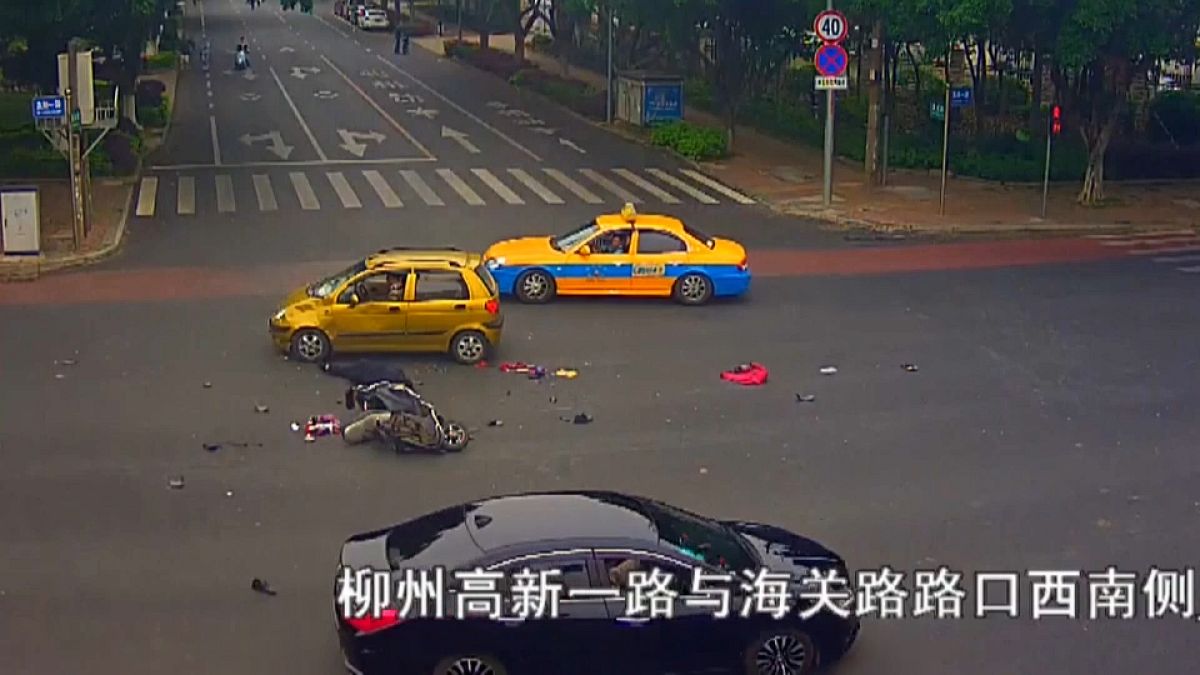 شاهد: كاميرات الأمن توثق حوادث مرورية مروعة في الصين 