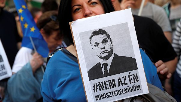 Hungary: Tens of thousands in anti-Orban protest Hungary: Tens of thousands in anti-Orban protest