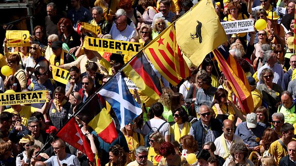 "Llibertat pour les indépendantistes !" "Llibertat pour les indépendantistes !"