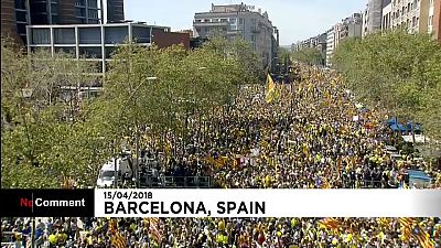 Ruas de Barcelona cheias pela libertação de líderes catalães