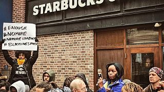 ΗΠΑ: Διαμαρτυρία έξω από τα Starbucks