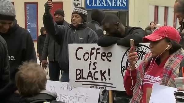 Accuse di razzismo contro Starbucks Accuse di razzismo contro Starbucks