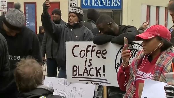 Posible caso de racismo en un Starbucks en Filadelfia Posible caso de racismo en un Starbucks en Filadelfia