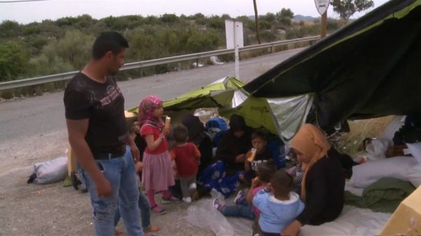 Refugiados sirios en Grecia piden el fin de la guerra Refugiados sirios en Grecia piden el fin de la guerra