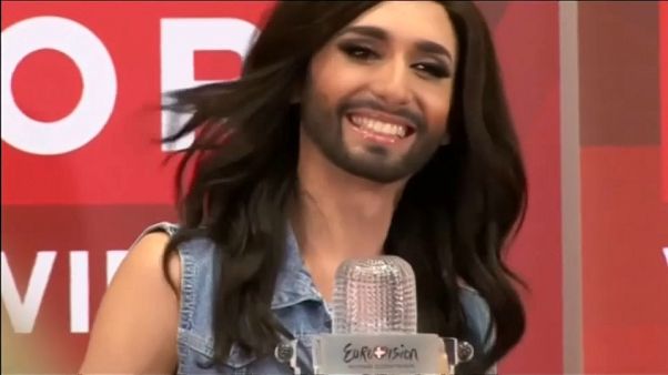 المرأة الملتحية كونشيتا فورست مصابة بفيروس الإيدز المرأة الملتحية كونشيتا فورست مصابة بفيروس الإيدز