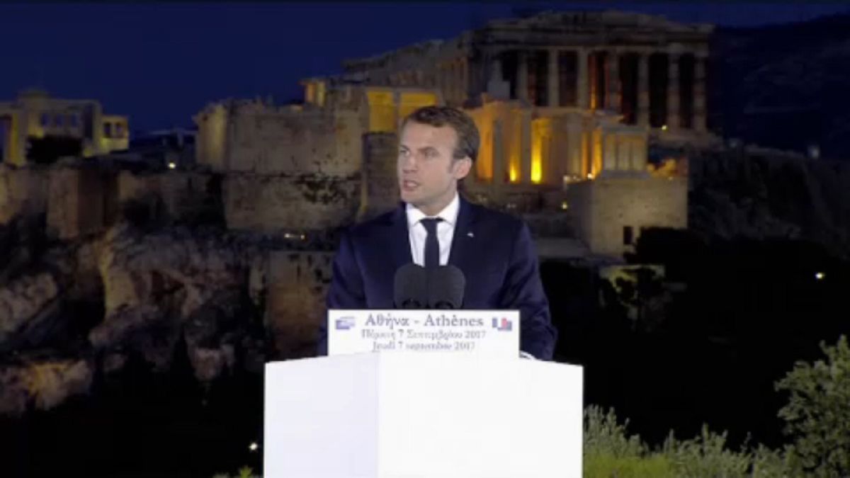 Macron a discursar em Atenas