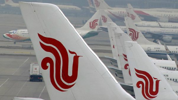 طائرة تهبط اضطراريا بعد تهديد مسافر لمضيفة باستخدام قلم طائرة تهبط اضطراريا بعد تهديد مسافر لمضيفة باستخدام قلم