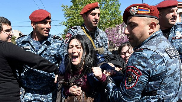 ناآرامی در ارمنستان؛ درگیری پلیس با معترضان به خشونت کشیده شد ناآرامی در ارمنستان؛ درگیری پلیس با معترضان به خشونت کشیده شد