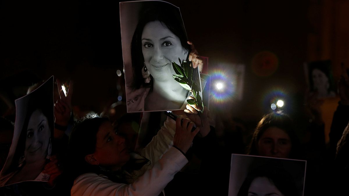 Folytatják a meggyilkolt máltai újságírónő kutatásait