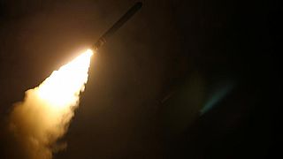 قصف صاروخي على قاعدتين جويتين سوريتين وواشنطن تنفي ضلوعها