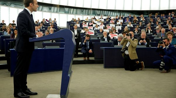 Ευρωβουλή: Αντιδράσεις για τον βομβαρδισμό της Συρίας Ευρωβουλή: Αντιδράσεις για τον βομβαρδισμό της Συρίας