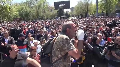 Dezenas de feridos em protestos na Arménia