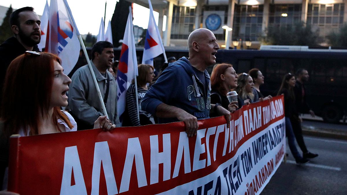 Yunanistan'da savaş karşıtları meydanlarda
