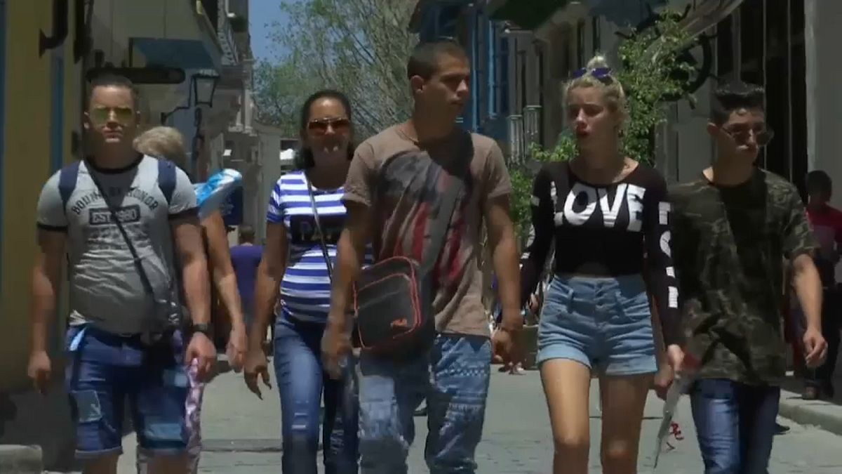 Jovens cubanos esperam mais abertura com sucessor de Castro