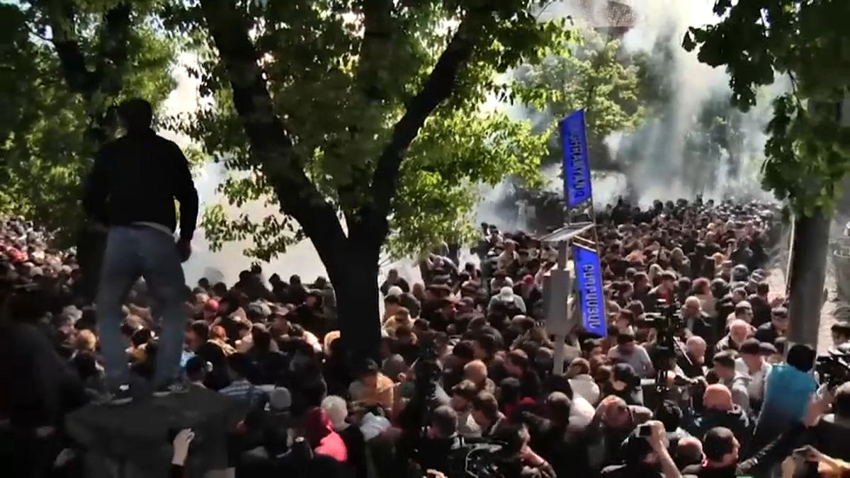 Clashes in Armenia enter fifth day