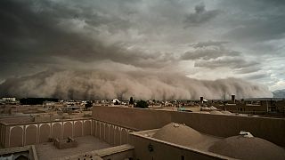 گزارش تصویری: یزد در چنگ طوفان شن