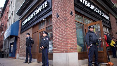 Starbucks: Εκπαίδευση προσωπικού κατά του ρατσισμού