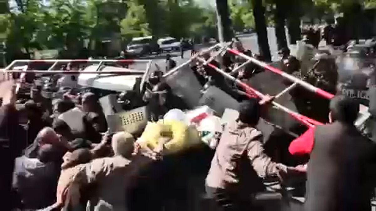 Tüntetések, összecsapások Jerevánban