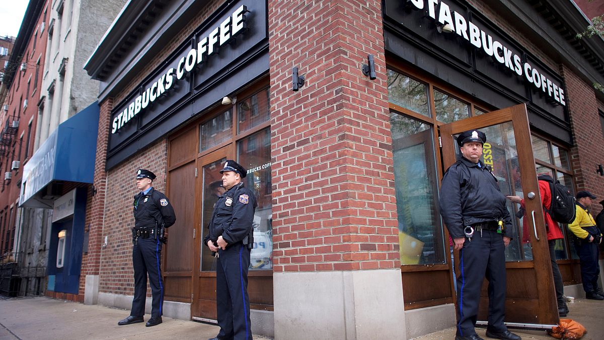 Starbucks organizza corsi antirazzismo