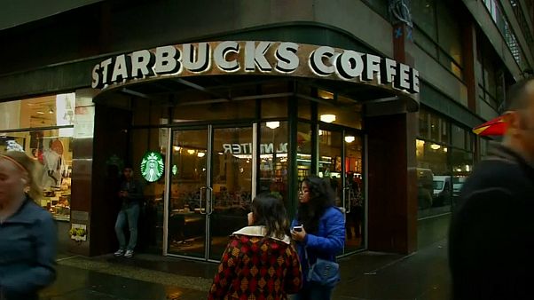 Starbucks vai formar funcionários sobre descriminação racial Starbucks vai formar funcionários sobre descriminação racial