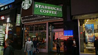 Starbucks toma medidas para combatir el racismo en sus cafeterías